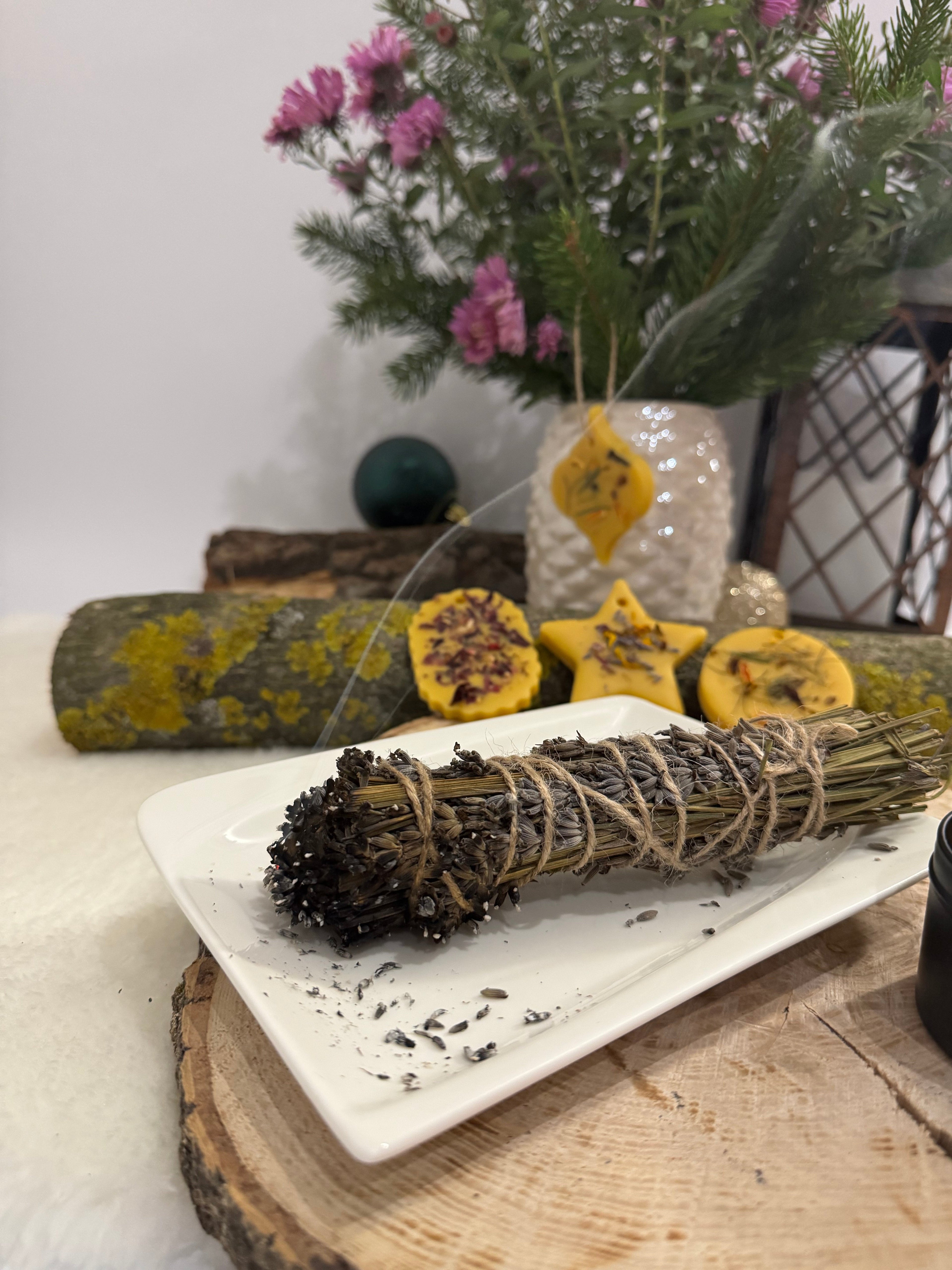 Levandulový svazek – přírodní vonné dýmidlo