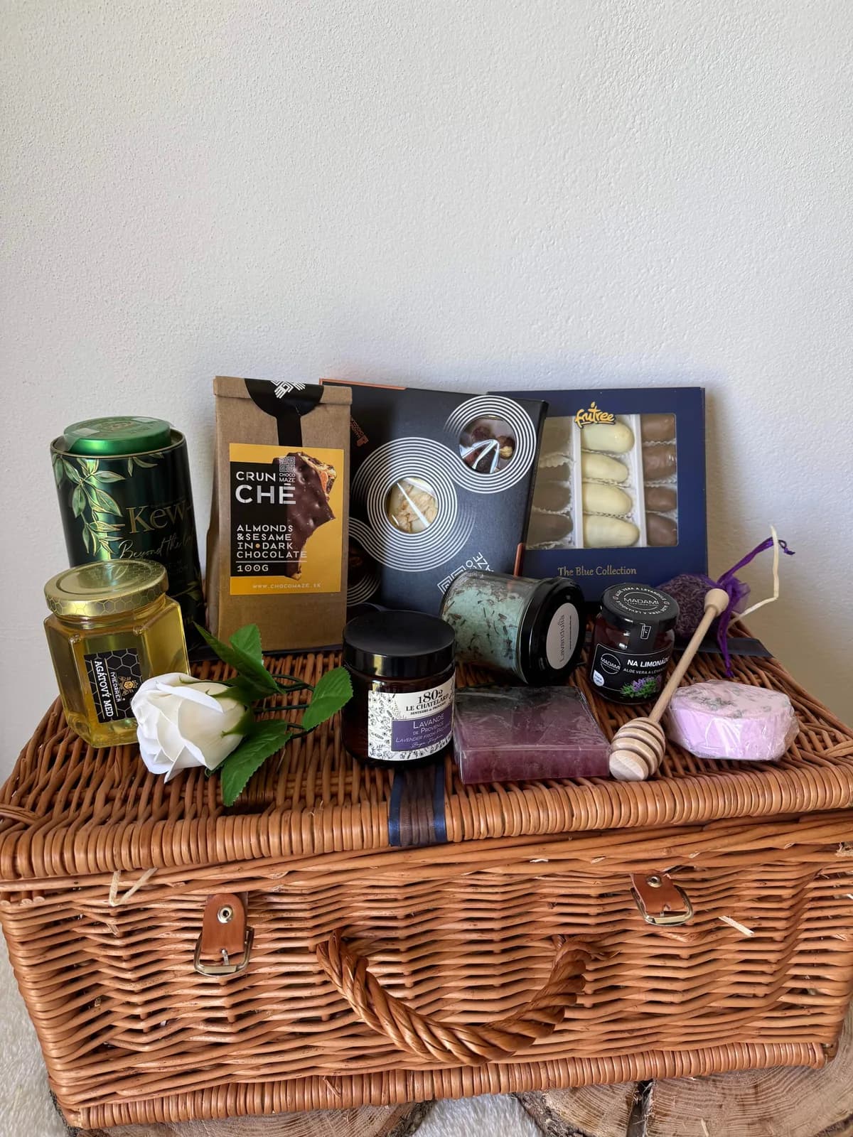 Condolence Hamper L view 2